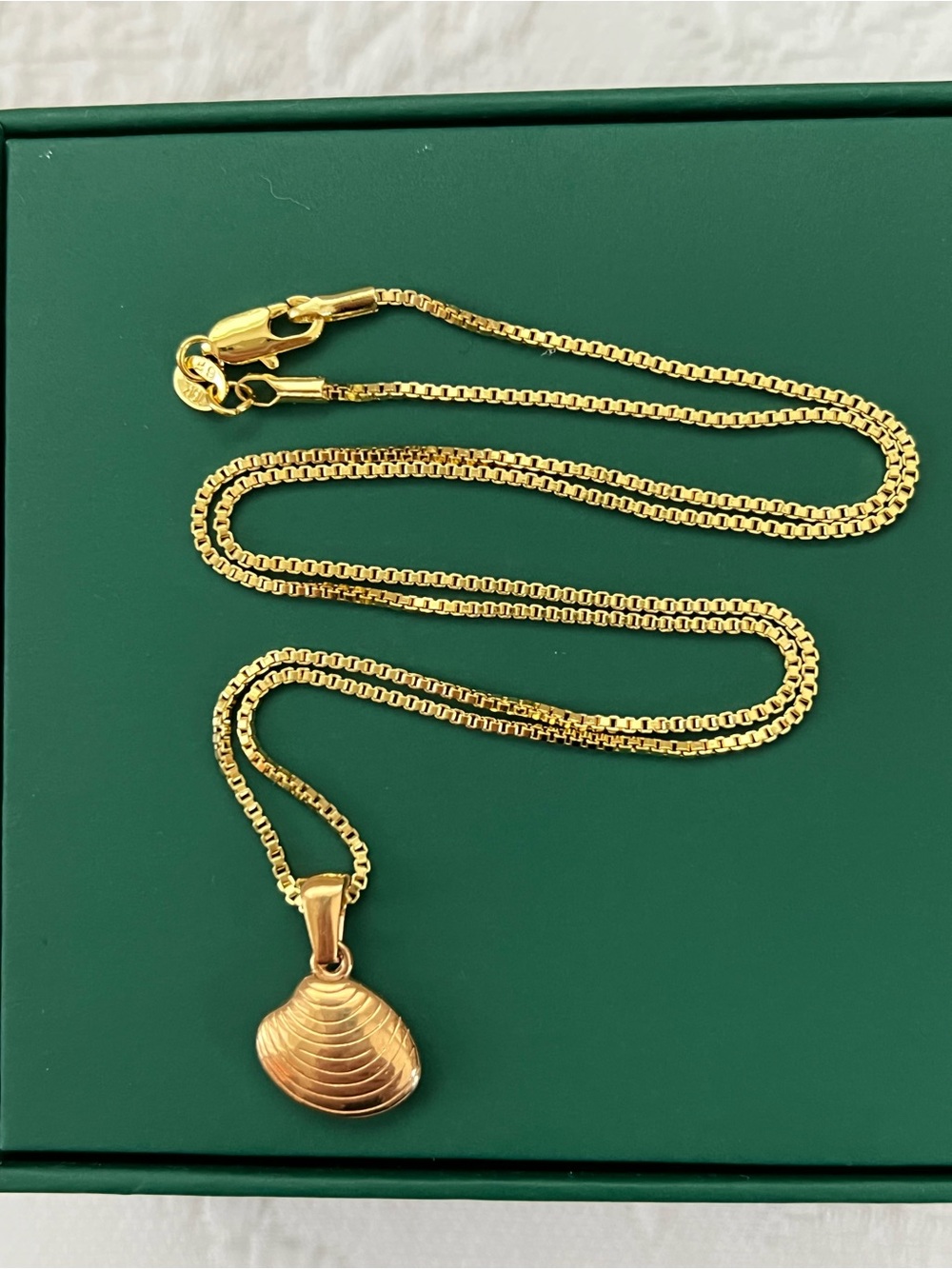Gold Sea Shell Pendant Necklace